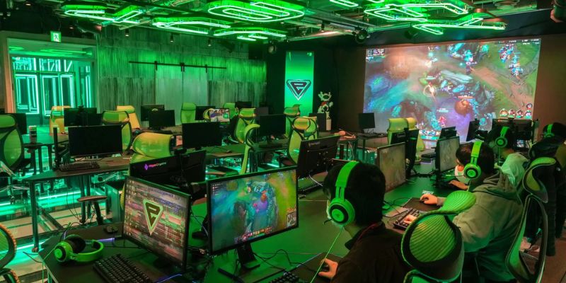 Tại Việt Nam có tồn tại học viện e-sports không?